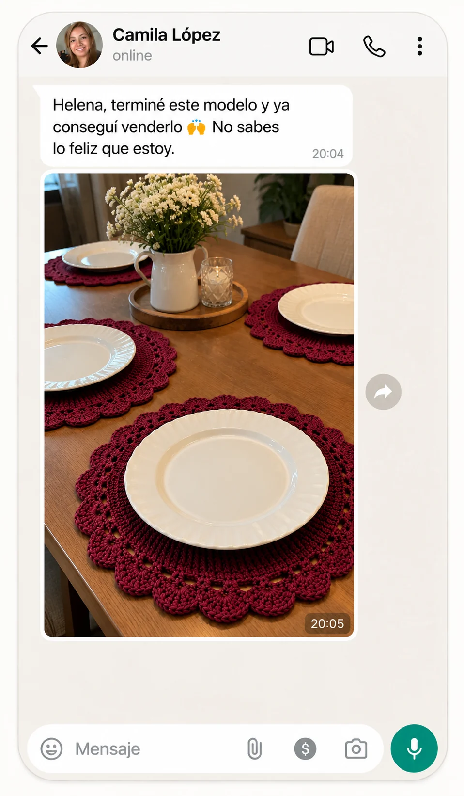 Conversación de WhatsApp con una alumna mostrando sus piezas de crochet