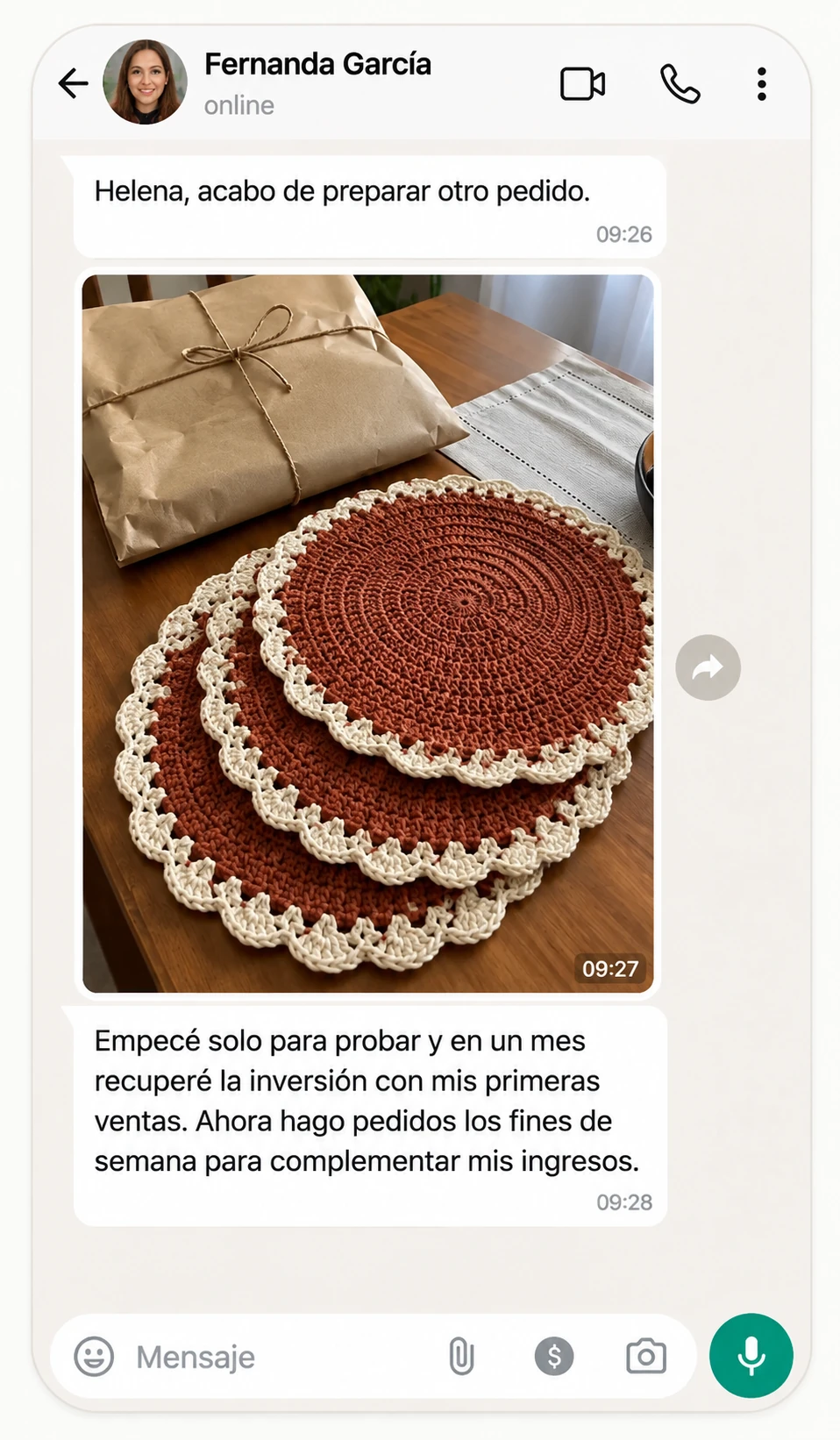 Conversación de WhatsApp con una alumna mostrando un pedido de crochet